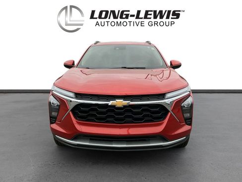 Used 2024 Chevrolet Trax LT w/ LT Convenience Package image 11