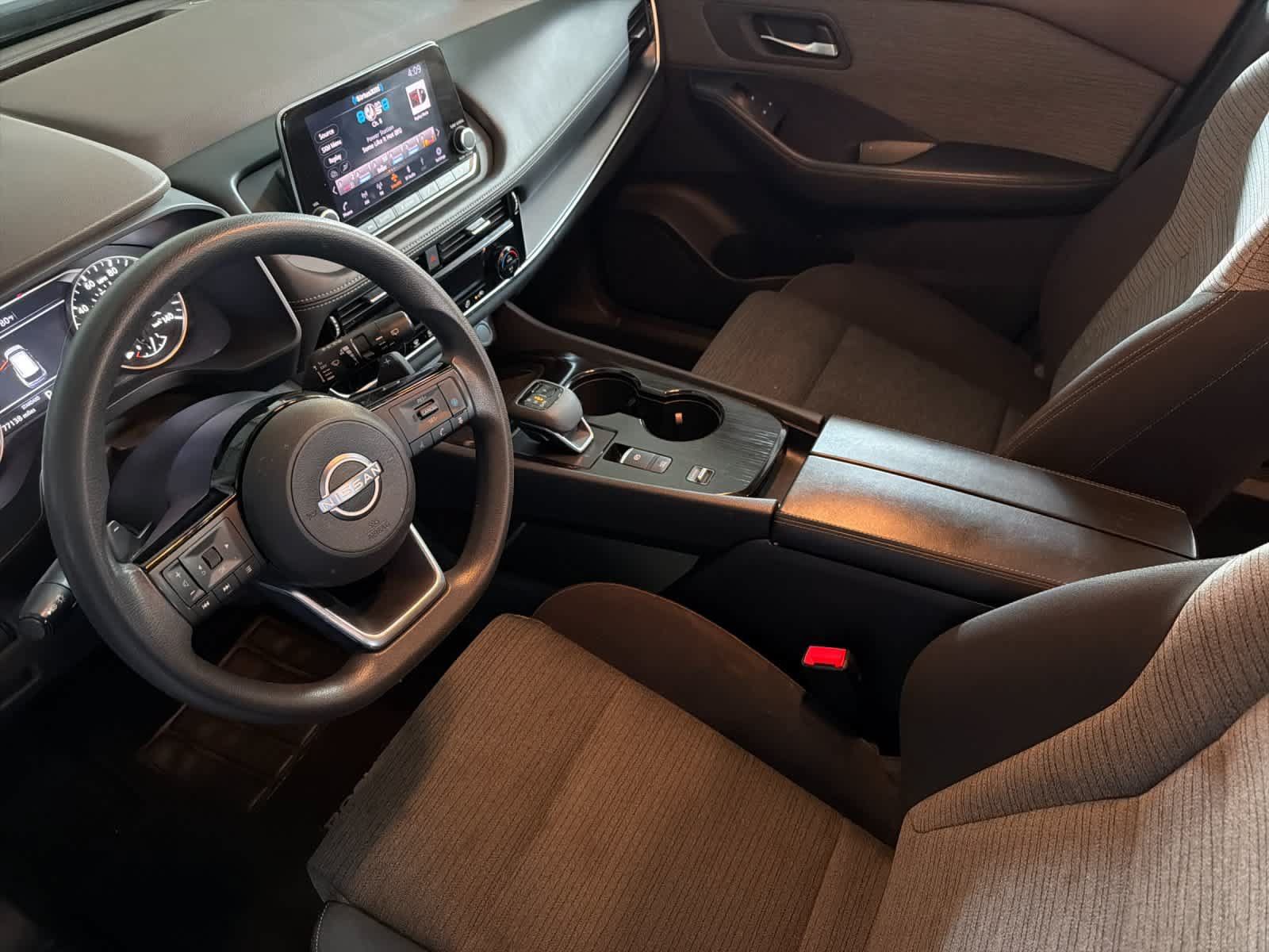 Used 2022 Nissan Rogue SV FWD image 11