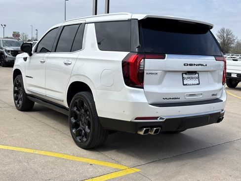 Used 2025 GMC Yukon Denali w/ Denali Reserve Package image 9