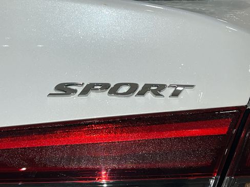 Used 2023 Honda Civic Sport image 11