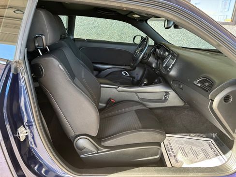 Used 2015 Dodge Challenger SXT image 18