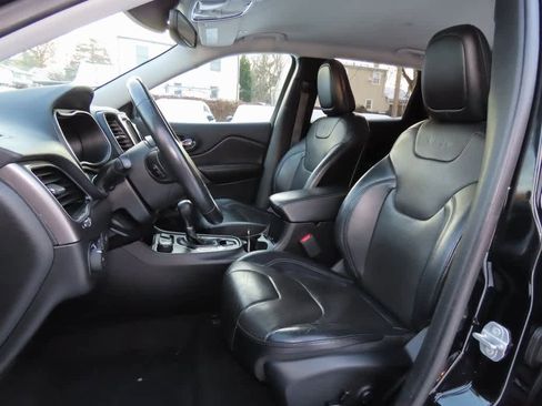 Used 2019 Jeep Cherokee Limited w/ Luxury Group image 14