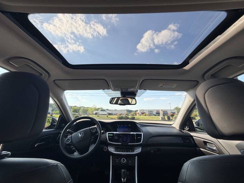 Used 2015 Honda Accord Touring image 10