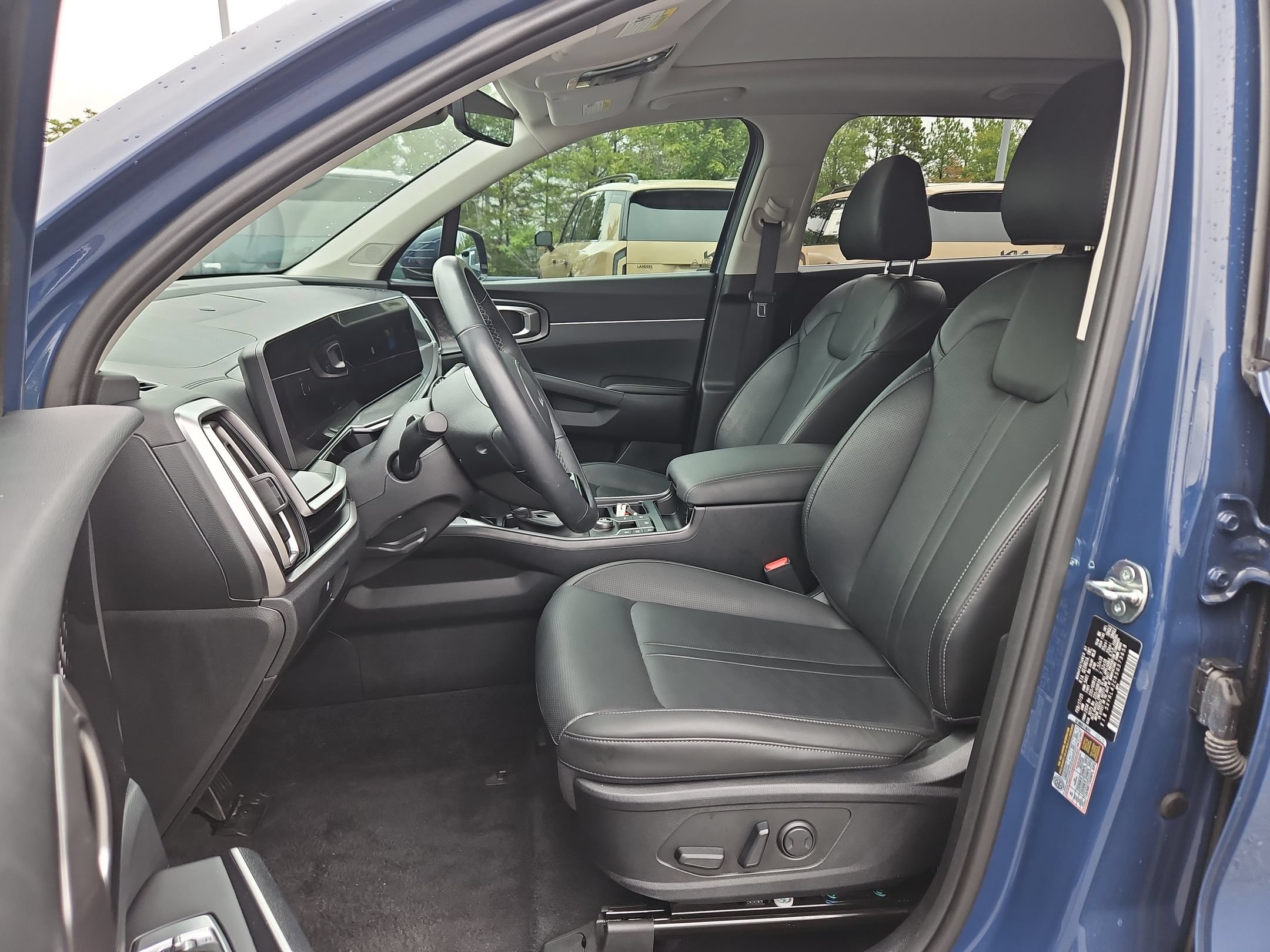 Used 2025 Kia Sorento S w/ Panoramic Sunroof Package FWD image 24