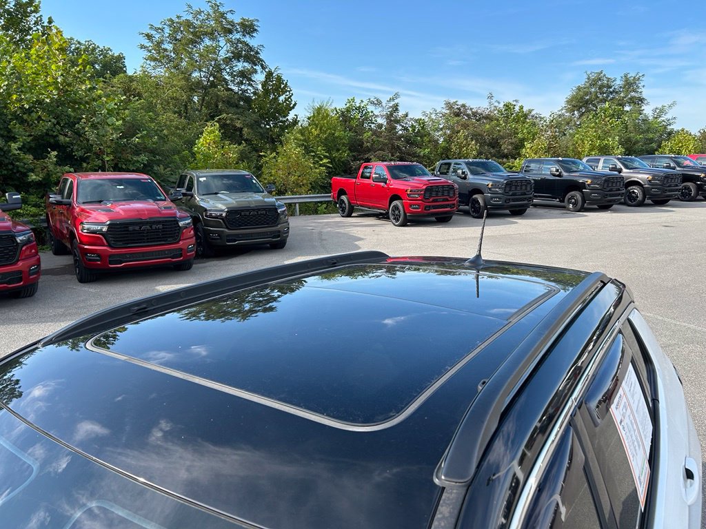 Certified 2023 Jeep Compass Limited w/ Elite Group AWD/4WD image 12