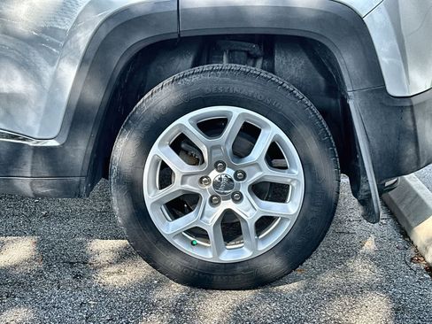 Used 2018 Jeep Renegade Sport w/ Power & Air Group image 8