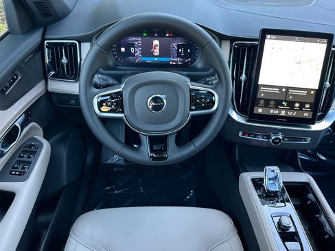 New 2026 Volvo XC90 B6 Plus w/ Protection Package Premier AWD/4WD image 11