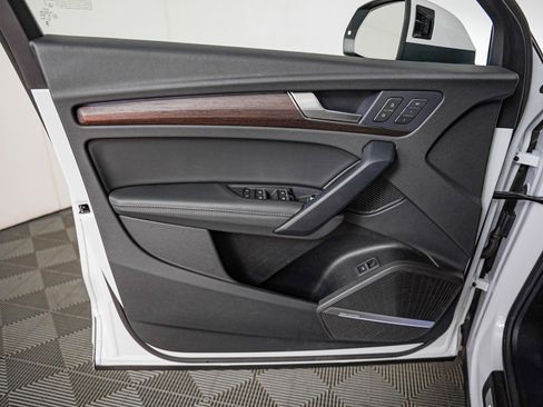 Certified 2025 Audi Q5 2.0T Premium Plus w/ Premium Plus Package image 24