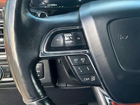 Used 2021 Lincoln Navigator L Reserve image 11