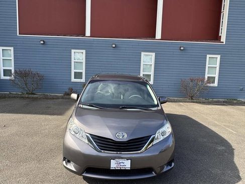 Used 2012 Toyota Sienna LE image 12