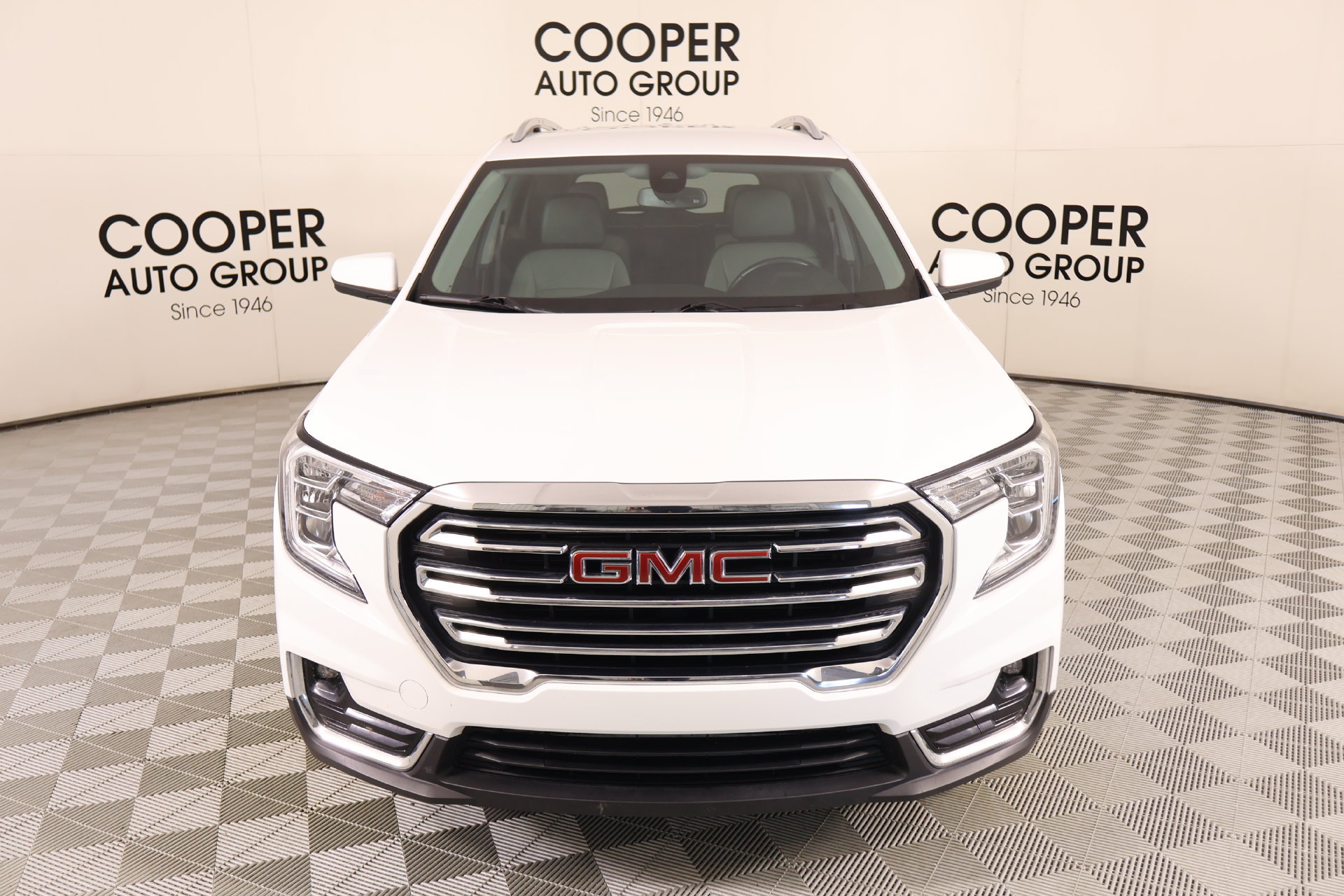 Used 2024 GMC Terrain SLT FWD image 8
