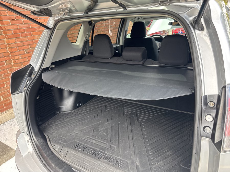 Used 2018 Toyota RAV4 XLE AWD/4WD image 38
