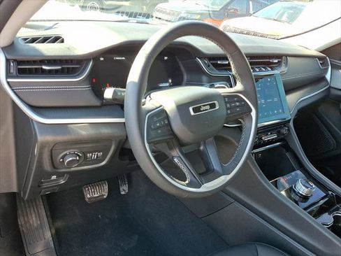 Certified 2023 Jeep Grand Cherokee Laredo image 25