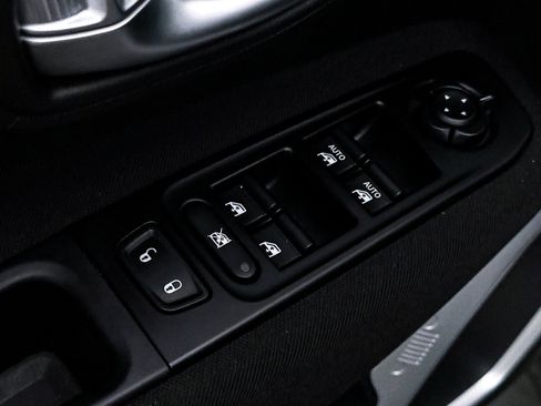 Used 2021 Jeep Renegade Latitude w/ Convenience Group image 16