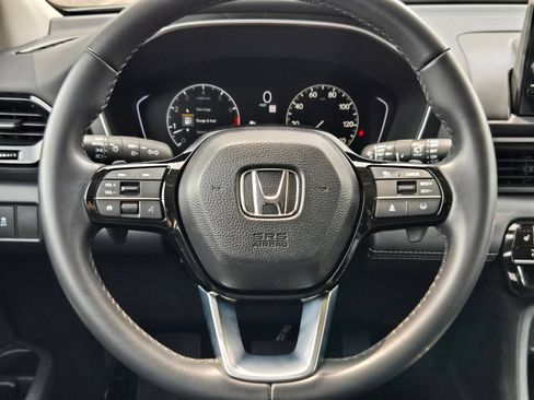 Used 2025 Honda Pilot EX-L image 19