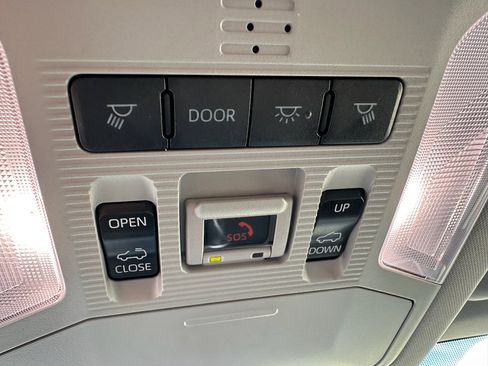 Used 2022 Toyota RAV4 XLE Premium image 23