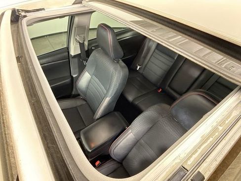 Used 2015 Toyota Camry SE w/ Moonroof Package image 20