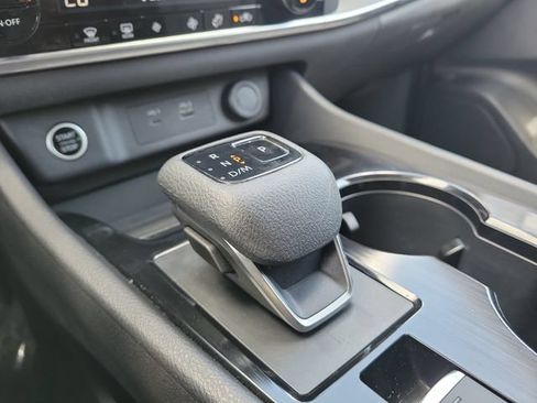 Used 2023 Nissan Rogue SV FWD image 31