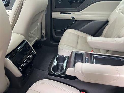 Used 2023 Lincoln Aviator Reserve w/ Equipment Group 201A AWD/4WD image 14