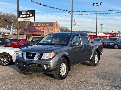 Used 2019 Nissan Frontier SV image 1