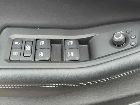 Used 2023 Jeep Grand Cherokee Laredo w/ Luxury Tech Group I image 13