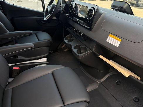 New 2025 Mercedes-Benz Sprinter 2500 image 12