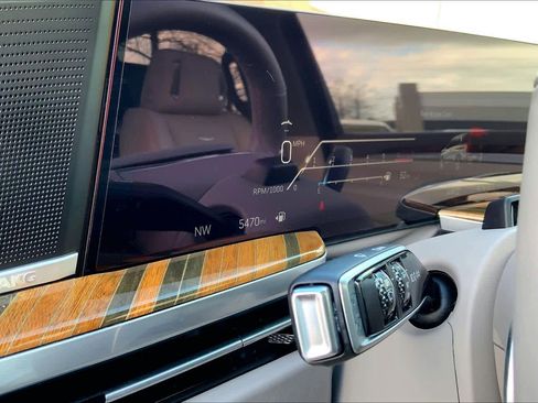 Used 2025 Cadillac Escalade Sport Platinum w/ LPO, ONYX Package AWD/4WD image 39