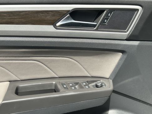 Used 2023 Volkswagen Atlas SE w/ Panoramic Sunroof Package FWD image 20