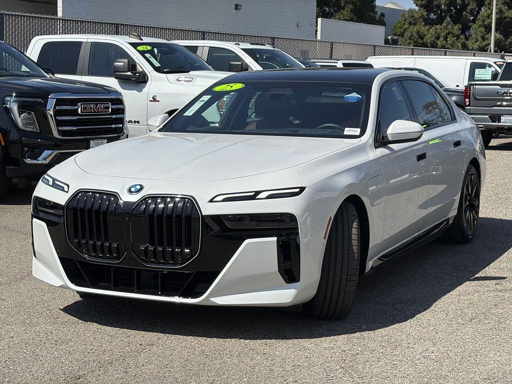 Used 2025 BMW 750e xDrive AWD/4WD image 3