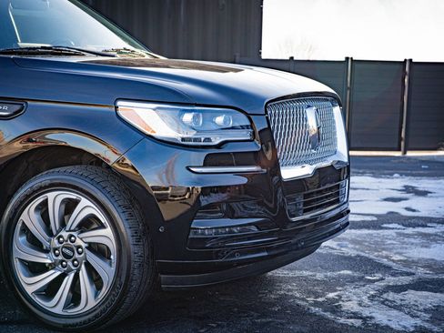 Used 2024 Lincoln Navigator Reserve AWD/4WD image 3