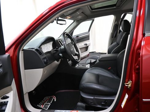 Used 2007 Chrysler 300 SRT8 RWD image 7