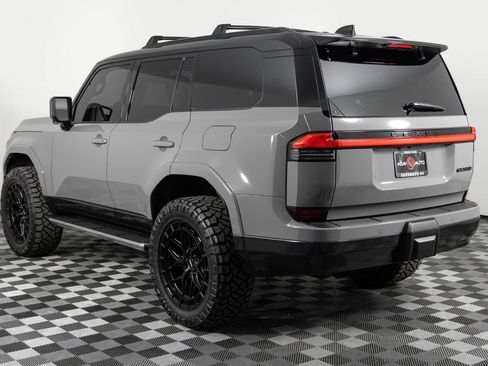 Used 2024 Lexus GX 550 w/ Accessory Package (2T) image 4