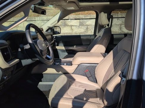 Used 2022 Ford Expedition Limited image 16