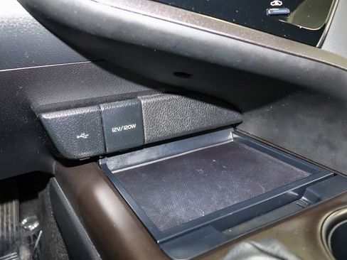 Used 2022 Toyota Camry SE w/ Carpet Mat Package (TMS) FWD image 23