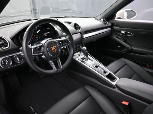 Certified 2025 Porsche 718 Boxster RWD image 4