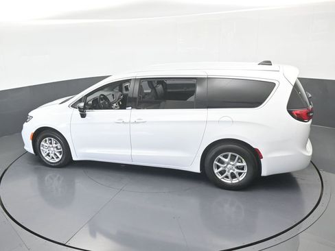 New 2026 Chrysler Pacifica Select image 41