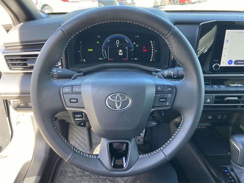 Used 2025 Toyota Camry SE image 32