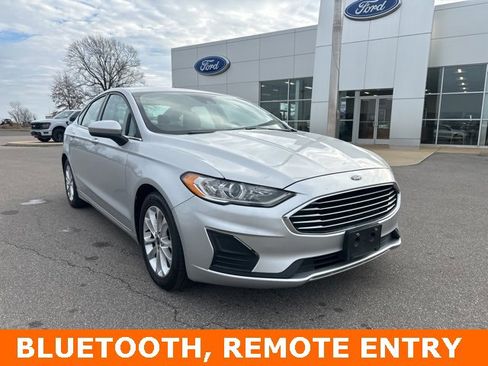 Used 2019 Ford Fusion SE image 3