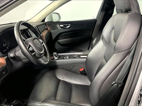 Used 2023 Volvo XC60 B5 Plus AWD/4WD image 13