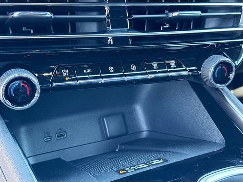 New 2026 Chevrolet Traverse LT w/ LPO, Floor Liner Package image 19