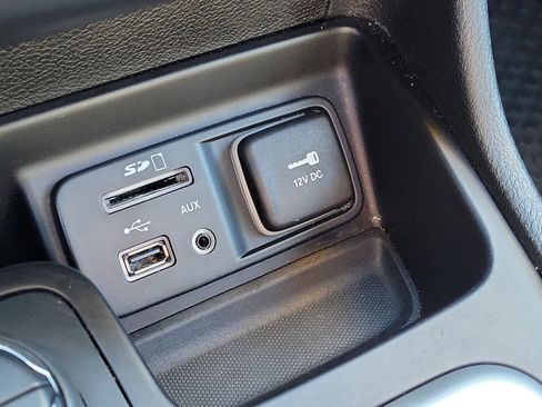 Used 2018 Jeep Cherokee Limited image 30