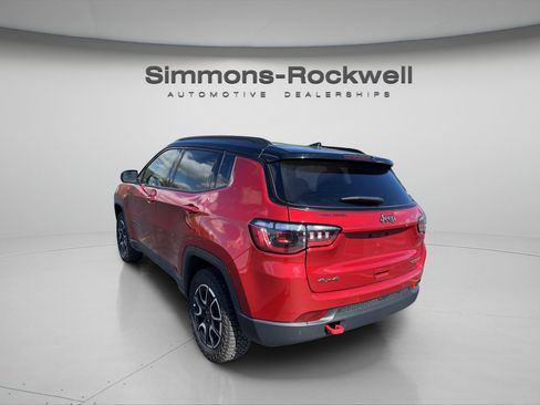 Used 2025 Jeep Compass Trailhawk AWD/4WD image 3