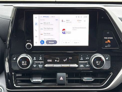 Used 2023 Toyota Highlander XLE image 34