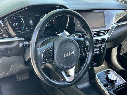 Used 2022 Kia Niro EX w/ Cold Weather Package FWD image 27