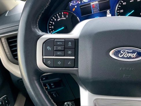 Used 2023 Ford Expedition Limited image 12