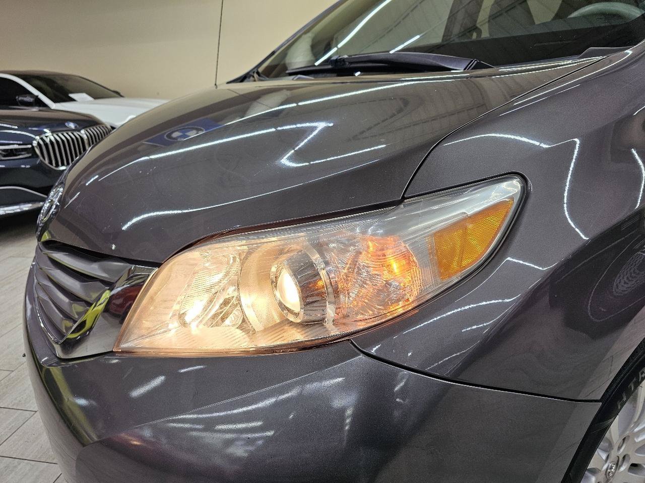 Used 2013 Toyota Sienna XLE FWD image 11