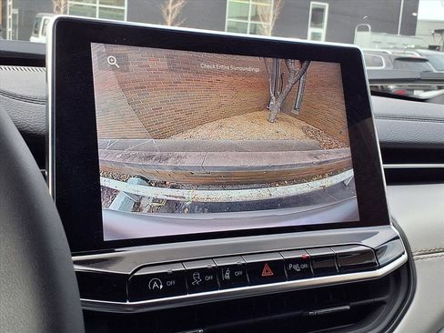 Certified 2025 Jeep Compass Limited image 8