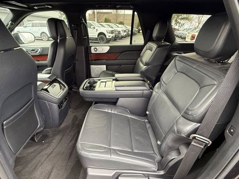 Used 2023 Lincoln Navigator Reserve image 14