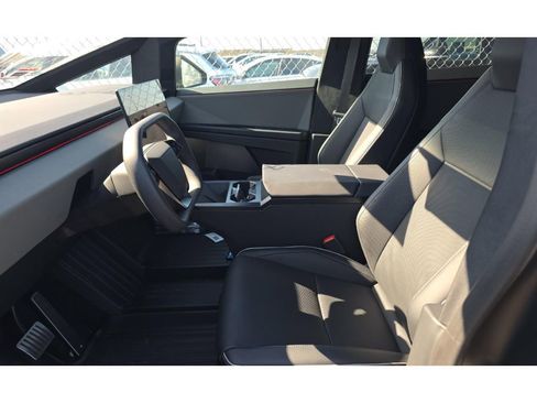 Used 2025 Tesla Cybertruck AWD Crew Cab image 3