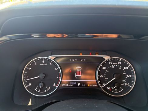 Used 2025 Nissan Pathfinder SV image 10